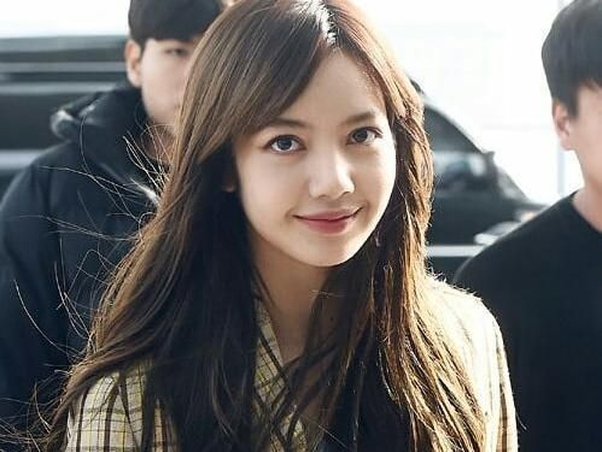 Lisa BLACKPINK mengejutkan penggemar dengan tampil tanpa poni andalan miliknya&period; Yuk&comma; intip potret cantiknya&excl;