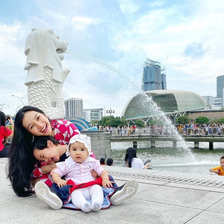 <p>Meski sibuk dengan aktivitas sebagai public figure, Tya selalu menyempatkan waktu untuk bermain dengan anak-anaknya. (Foto: Instagram @tyaarifinnw)</p>
