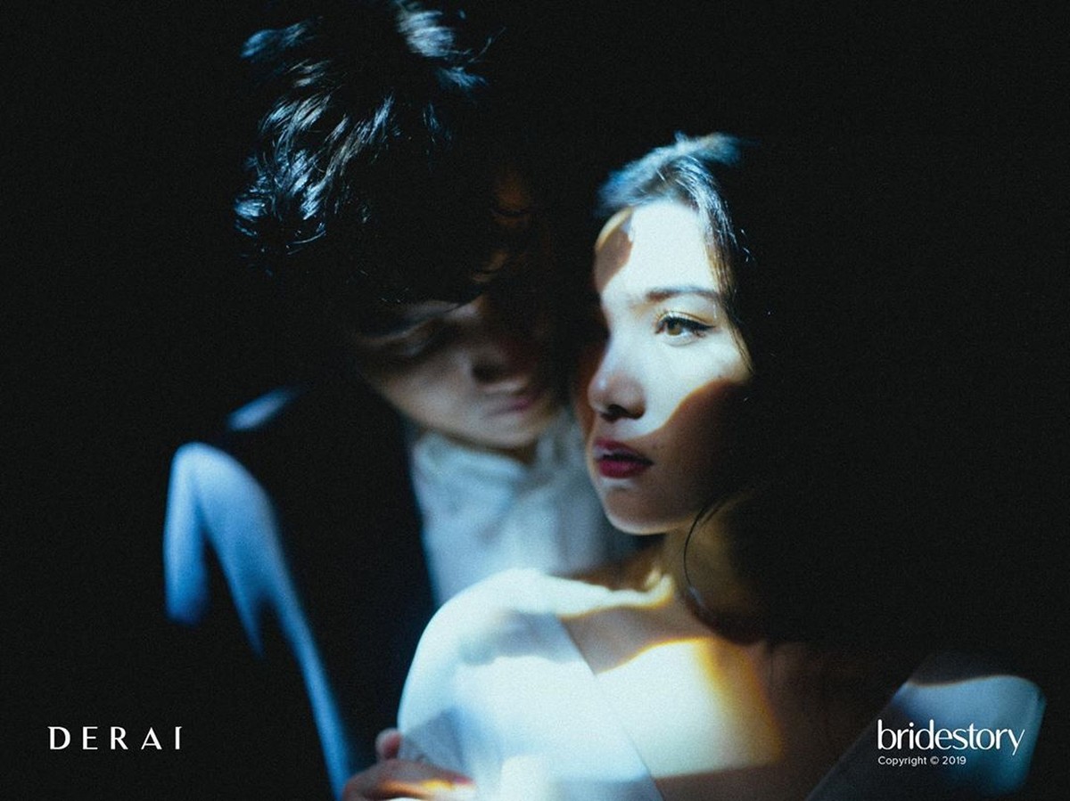 Isyana Sarasvati dan Rayhan Maditra tampil seperti bangsawan tempo dulu saat melakukan foto pra pernikahan&period; Intip potret mesra mereka berikut ini&period;