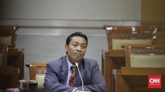 Calon hakim ad hoc tipikor Ansori menilai putusan bebas Syafruddin Arsyad Temenggung dalam kasasi MA tak wajar.