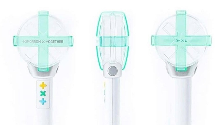 6 Fakta Lightstick TXT yang Tuai Kontroversi Enam fakta lightstick boygrup asal Korea Selatan, TXT, yang tengah mencuri perhatian publik lantaran dinilai mencontek lightstick milik SHINee.
