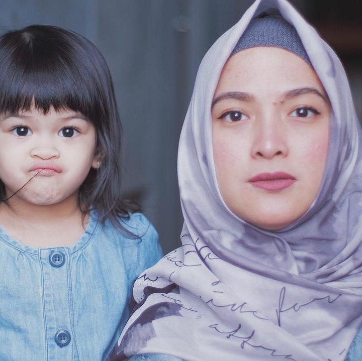 <p>Gemas banget nih ekspresi Ghamila. Cantiknya mirip Bunda Andhara ya. (Foto: Instagram @andharaearly)</p>