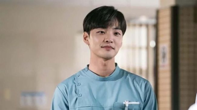 Dalam Dr. Romantic 2, Kim Min-jae tidak mendapat peran utama. Namun ia mengaku merasa suasana kerja dan tim produksi drama itu bak 'rumah'.