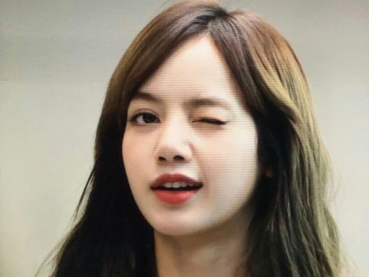 Lisa BLACKPINK mengejutkan penggemar dengan tampil tanpa poni andalan miliknya&period; Yuk&comma; intip potret cantiknya&excl;