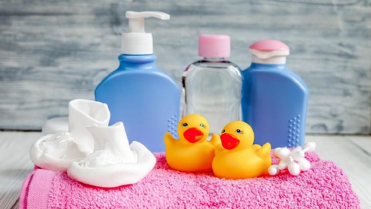 Sebelum memilih dan membeli sabun bayi, sebaiknya Bunda perhatikan label untuk melihat bahan kimia yang berbahaya. Berikut bahan-bahan yang harus dihindari.