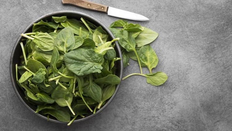 Spinach salad