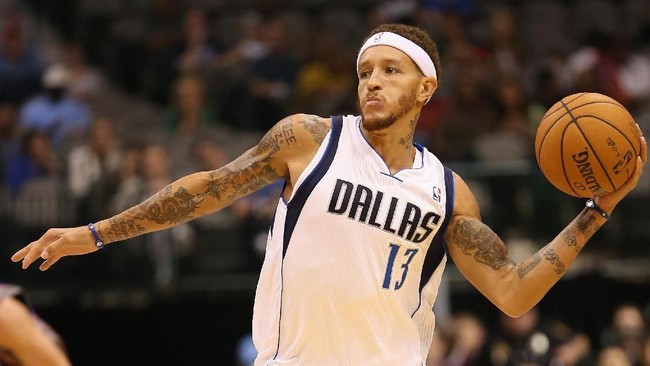 Delonte West yang pernah menjadi rekan LeBron James di Cleveland Cavaliers tertangkap kamera sedang digebuki di Washington DC.