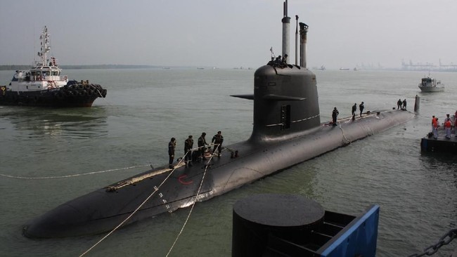 Kapal selam Scorpone buatan perusahaan DCNS dikembangkan berdasarkan kapal selam tenaga nuklir kelas Amethyste milik Angkatan Laut (AL) Prancis.