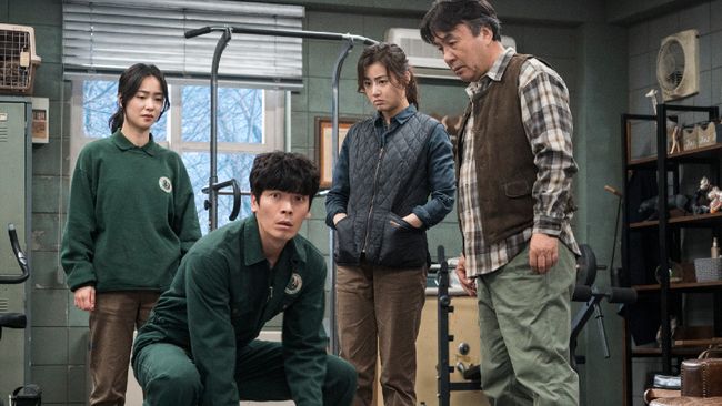 Berikut sinopsis film Korea Secret Zoo, bercerita tentang upaya penyelamatan kebun binatang. Film ini dibintangi Ahn Jae-hong, Kang So-ra, dan Jeon Yeo-bin.
