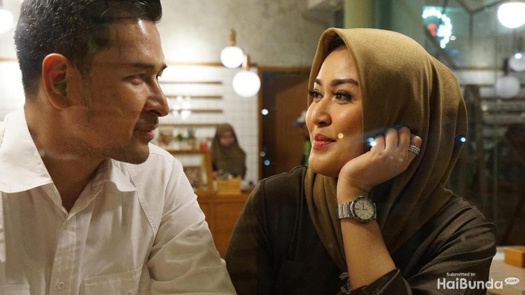 Bunda pasti sudah lama ya enggak lihat Nuri 'Shaden' menyanyi? Istri Hikmal Abrar ini ternyata kangen lho tampil di atas panggung. Simak yuk curhatan Nuri.