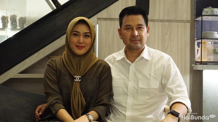 Nuri 'Shaden' beralih dari dunia hiburan ke dunia politik. Keputusannya berpolitik tidak muncul tiba-tiba, Bun. Sang suami juga mendukung keputusannya ini.