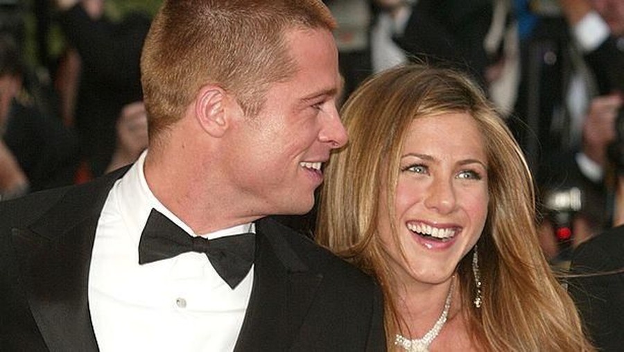 371747 01: Brad Pitt & Jennifer Aniston attending the Los Angeles Premiere of the new movie 