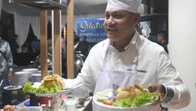 Eks Pegawai KPK Gelar Polling Nasi Goreng Firli Vs Tigor