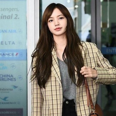 Terungkap, Sosok yang Dipeluk Lisa BLACKPINK Saat Stress dan Lelah