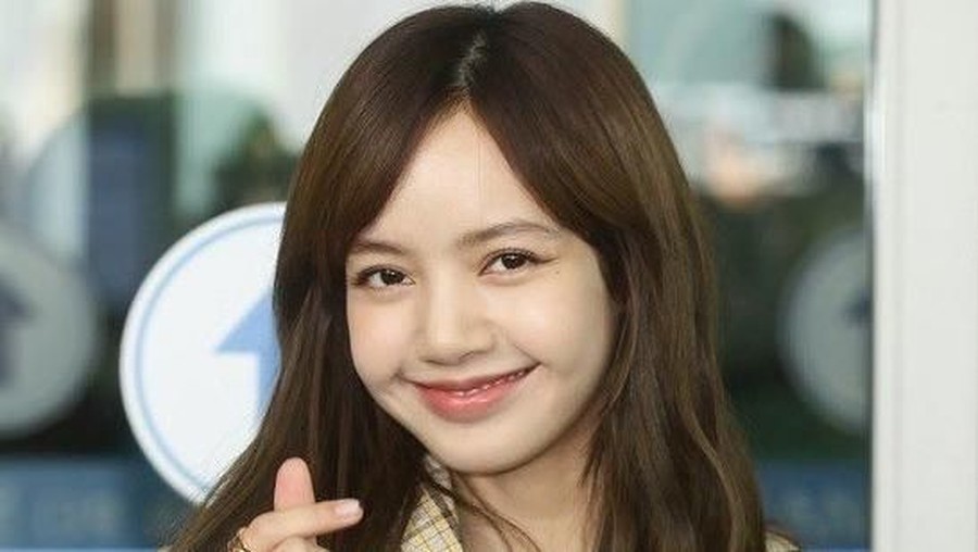 Ucapan Menyentuh BLACKPINK untuk Lisa yang Ulang Tahun ke-23 Lisa resmi menyandang usia 23 tahun, ini ucapan dari angggota BLACKPINK yang lalin.