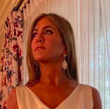 Pamer Ornamen Natal Bertema Virus Corona, Jennifer Aniston Dihujat