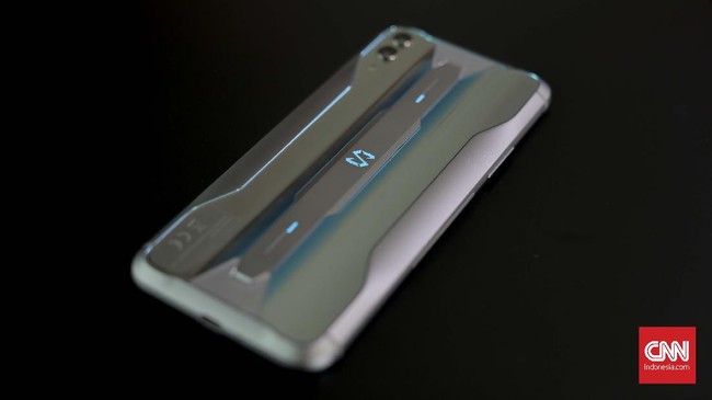 Xiaomi Black Shark 2 Pro yang mengusung tipe gaming ini bersaing ketat dengan Asus ROG II.