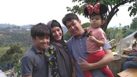 <p> Kehidupan Andhara juga terlihat lebih bahagia dengan suami dan dua anaknya. (Foto: Instagram @andharaearly)</p>