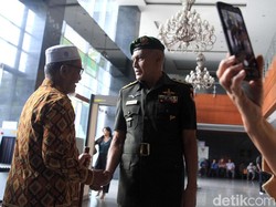Seragam Purnawirawan Kivlan di Persidangan demi Kehormatan