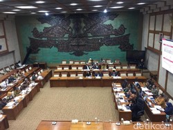 OJK Rapat dengan DPR, Bahas Pengawasan Jiwasraya cs