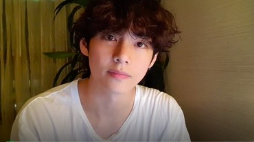 img-title Tengah Malam, V BTS Hibur ARMY dengan 'Permainan' Piano di TaeTae FM
