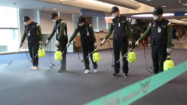 Kemenhub mengantisipasi masuknya wabah virus pneumonia Corona melalui jalur penerbangan.