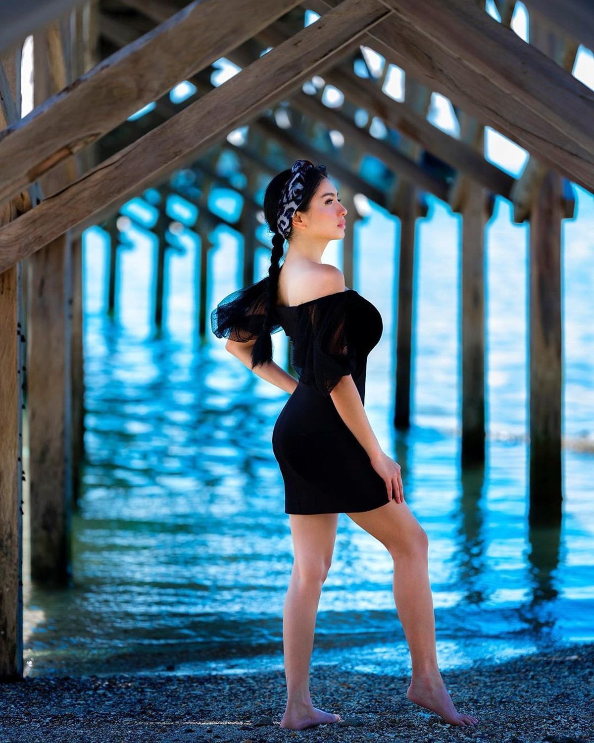 Angel Karamoy bikin heboh netizen karena mengunggah foto seksi saat liburan ke Labuan Bajo&comma; Flores&comma; NTT&period; Berikut 7 foto seksi Angel Karamoy saat Liburan&period;