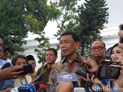 Dituding Kivlan Zen Manipulasi Kasus, Wiranto Serahkan ke Proses Peradilan