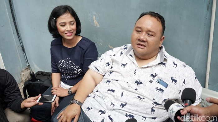 Rony Dozer saat ditemui di studio Trans TV.