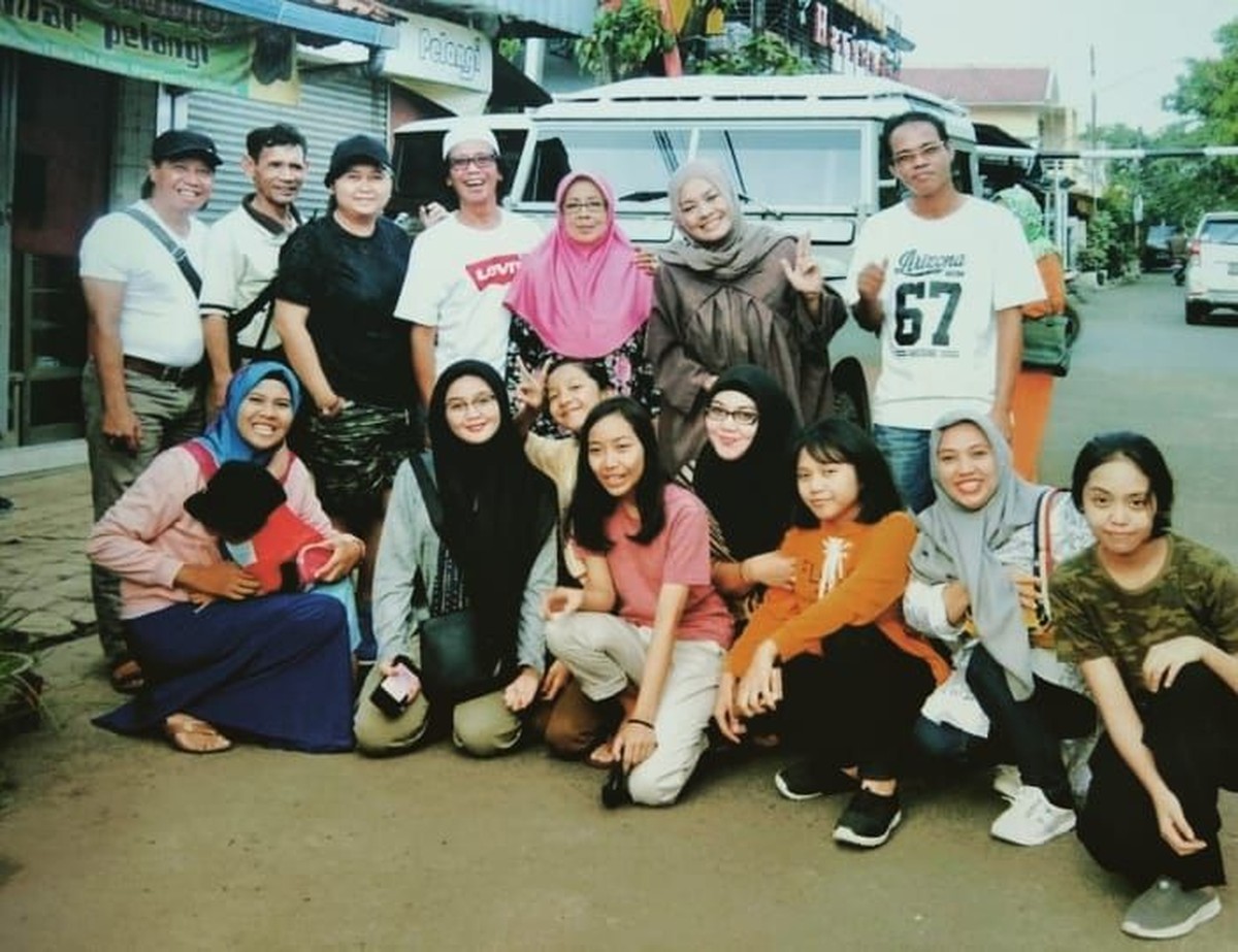 Berikut ini potret anak kedua Mandra&comma; Tia Septiana yang curi perhatian karena jarang terekspose&period;