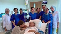 Kondisi Suami Membaik, Soraya Haque Setia Menemani di Rumah Sakit