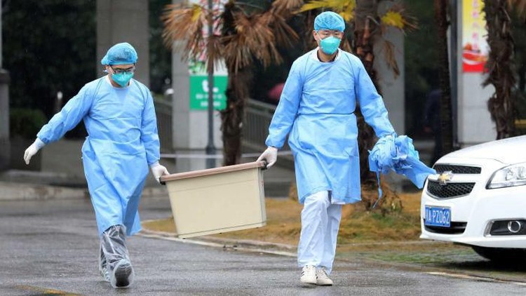 Badan Kesehatan Dunia (WHO) umumkan status darurat dunia mengingat virus corona hingga kini telah membunuh 212 orang di China. Tetap waspada dan jangan panik.