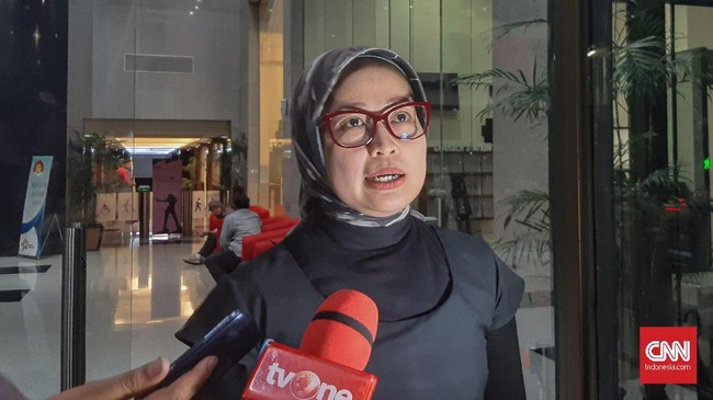 Kamaruddin sebelumnya mengaku telah melaporkan banyak kasus dugaan korupsi yang merugikan negara hingga triliunan rupiah kepada Ketua KPK Firli Bahuri.