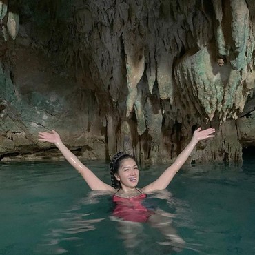 7 Foto Seksi Angel Karamoy Saat Liburan yang Jadi Sorotan