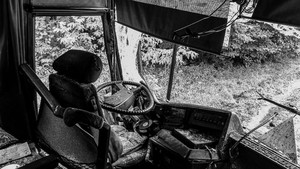 Bus Angkut Puluhan Siswa Terperosok di Malang