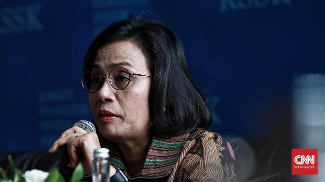 Menteri Keuangan Sri Mulyani mengakui pemerintah fokus menangani sistem keuangan negara saat virus corona pertama kali masuk Indonesia pada Maret 2020 lalu.