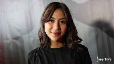 img-title Cantik dan Glowing, Adinda Thomas Ungkap Rahasianya Hanya Cuci Muka
