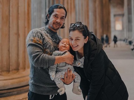 7 Foto Terbaru Ibu Muda Kimberly Ryder Bareng Baby Rayden
