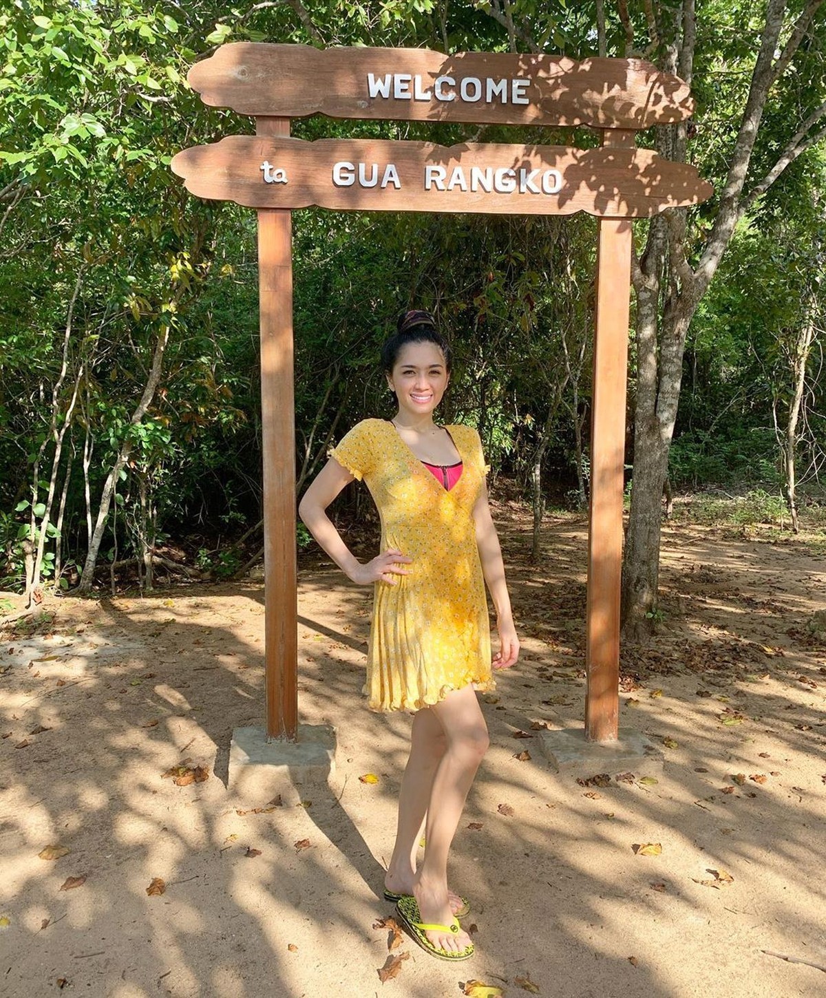 Angel Karamoy bikin heboh netizen karena mengunggah foto seksi saat liburan ke Labuan Bajo&comma; Flores&comma; NTT&period; Berikut 7 foto seksi Angel Karamoy saat Liburan&period;