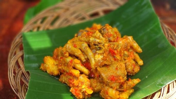 Spicy rica-rica is a food made from chicken with hot spices