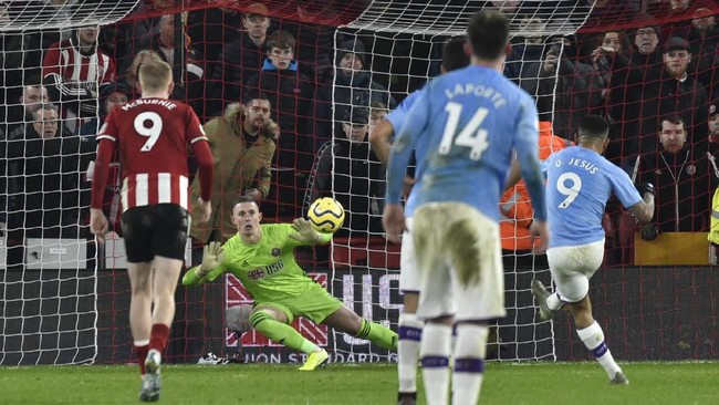 Berikut hasiil lengkap Liga Inggris setelah Chelsea ditahan imbang Arsenal dan Manchester City menang di kandang Sheffield United.