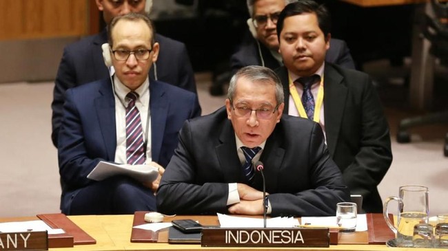 Indonesia menganggap Israel sebagai sumber penghambat proses perdamaian di Timur Tengah, terutama dalam penyelesaian konflik dengan Palestina.