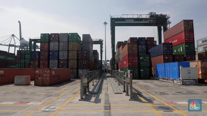 Aktifitas Peti Kemas di Daerah Priok. (CNBC Indonesia/Muhammad Sabki) Aktifitas Peti Kemas di Daerah Priok. (CNBC Indonesia/Muhammad Sabki)