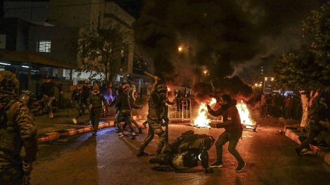 PM Libanon, Hassan Diab mundur di tengah gelombang demo warga, krisis politik, hingga ledakan di Pelabuhan Beirut pada 4 Agustus lalu.