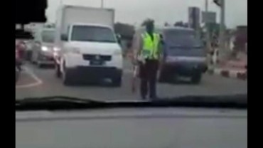Viral! Sejoli Muda Maki Polantas, Netizen: Langsung Masukin Sel Aja