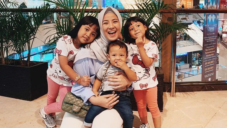 Natasha Rizky ibu muda