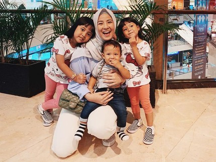 10 Artis Hamil dan Melahirkan di Usia Muda, Dahlia Poland & Natasha Rizky Masih 19 Thn