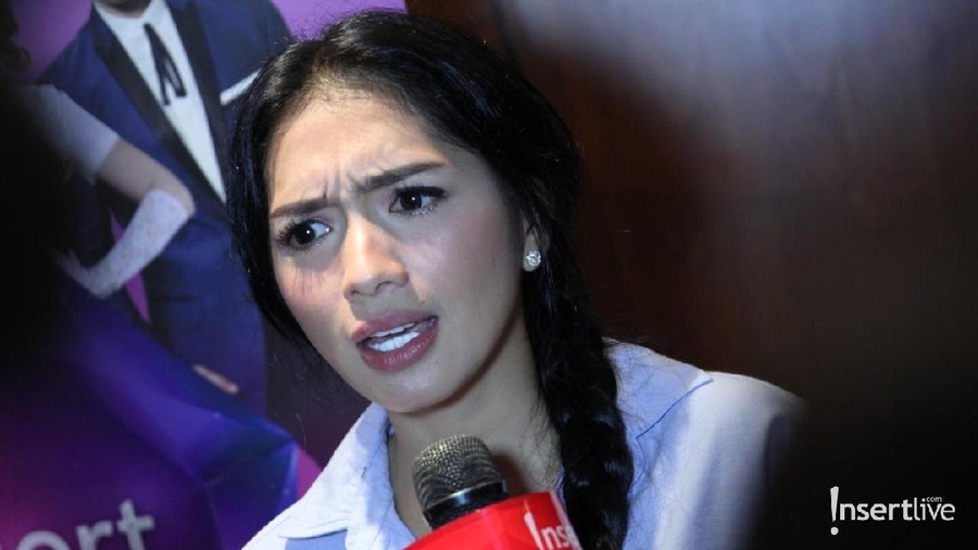 Seorang yangtak bertanggung jawab membuat akun Facebook atas nama Angel Karamoy untuk melakukan penipuan.