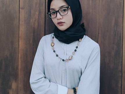 7 Potret Cantik Tia Septiana, Anak Kedua Mandra