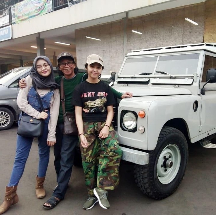 <p>Meski jarang tersorot, beberapa kali Mandra mengunggah foto bersama Tia Septiana. (Foto: Instagram @mandra_ys)</p>
